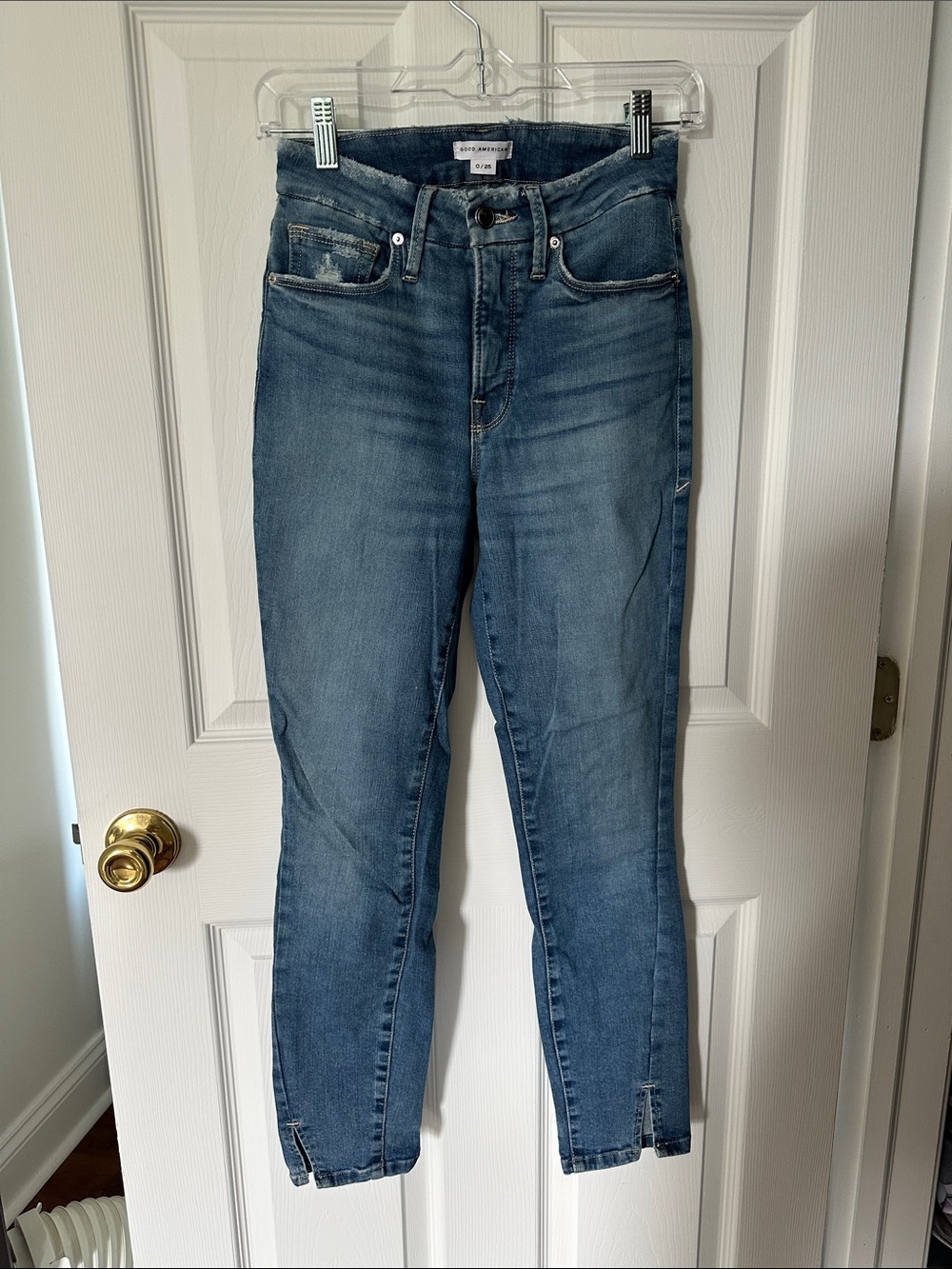 Good American Good Legs Skinny Jeans in Light Blue Wash with Ankle Slits